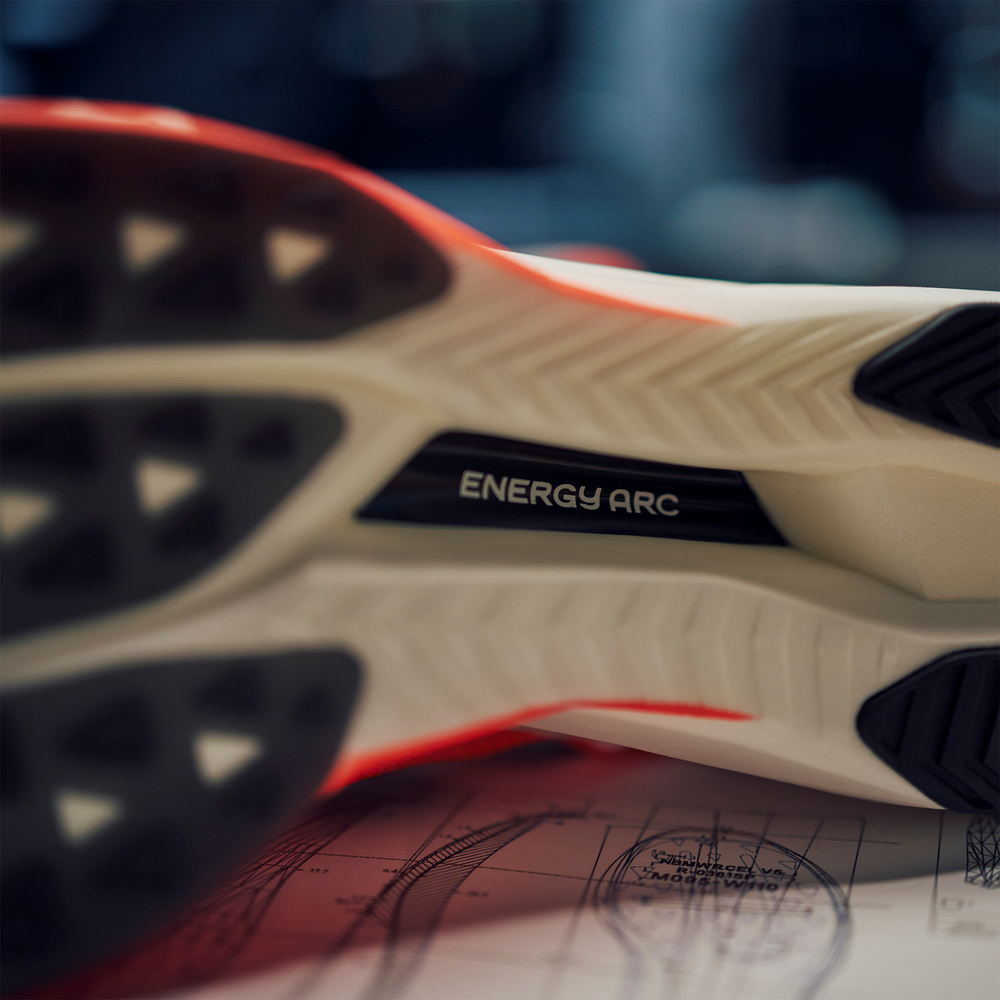 Dámske topánky New Balance FuelCell SC Elite V5 WRCELLR5 – oranžová