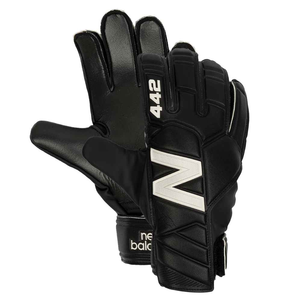 Brankárske rukavice New Balance GK23004MBKW – čierné
