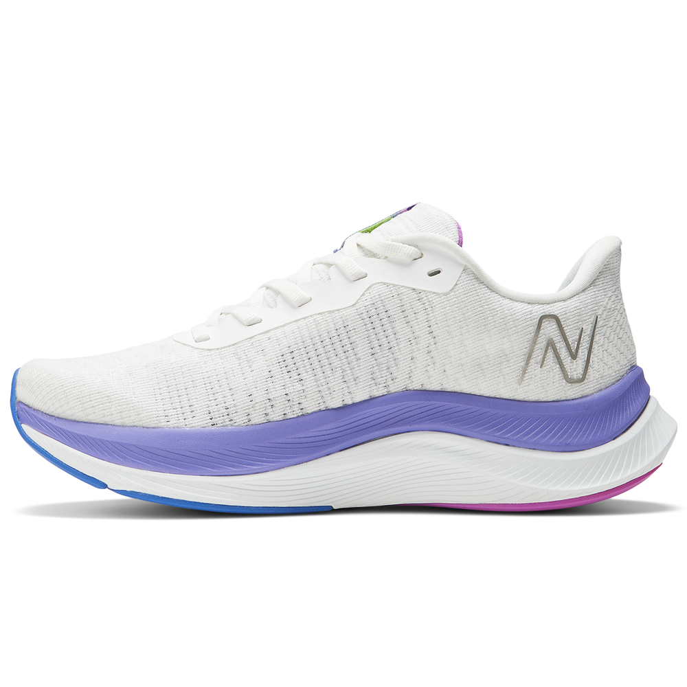 Dámske topánky New Balance FuelCell Propel v4 WFCPRCW4 – biele