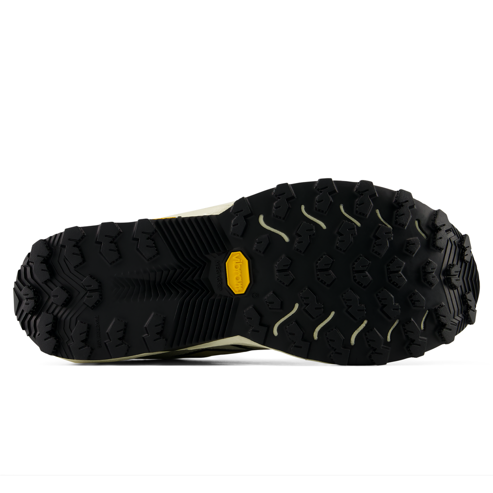 Pánske topánky New Balance FuelCell Rebel Trail MRBT8VW – béžové