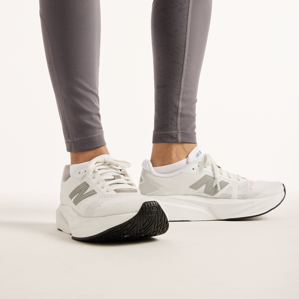 Dámske legíny New Balance Reflective RC Heat – sivé