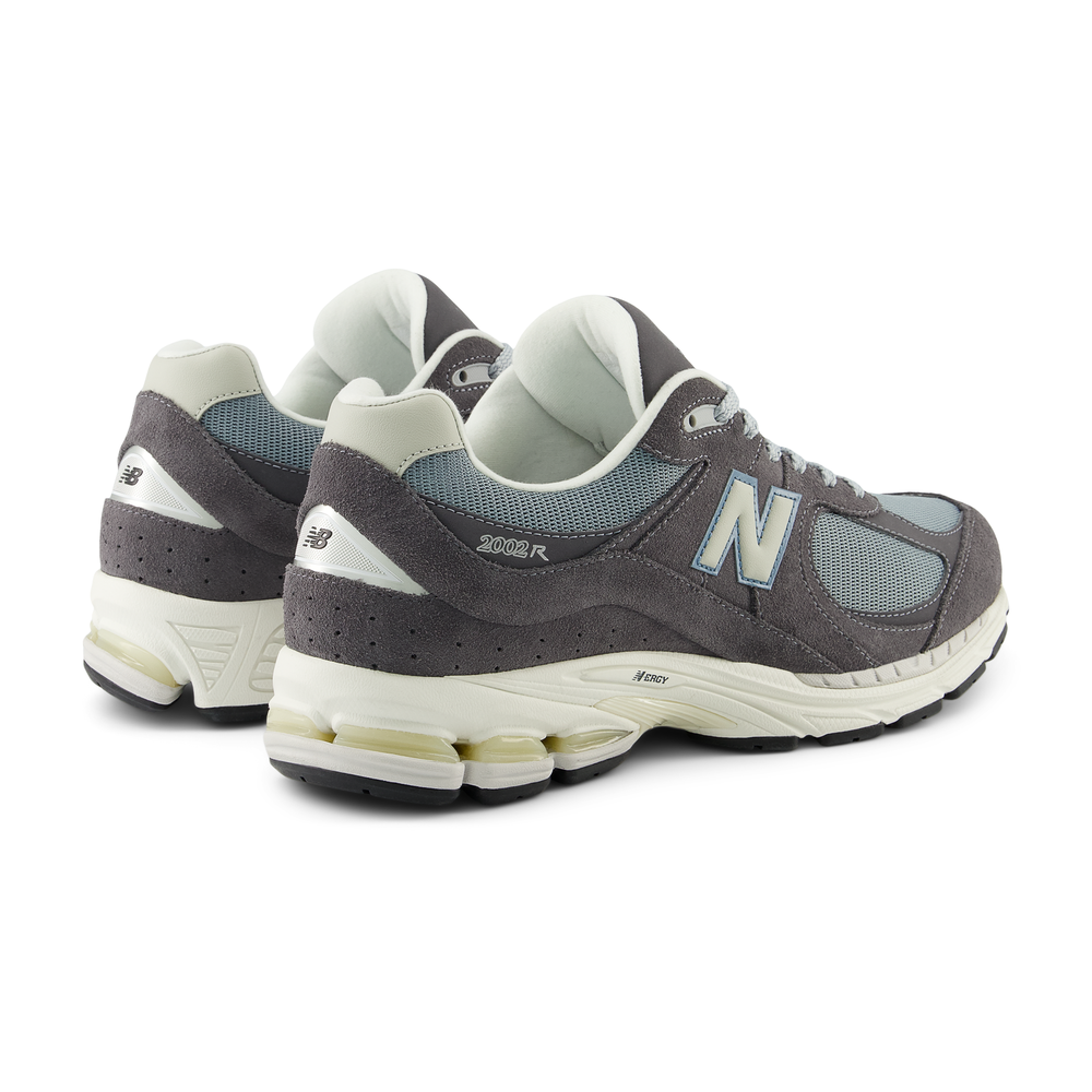 Unisex topánky New Balance M2002RFB – sivé