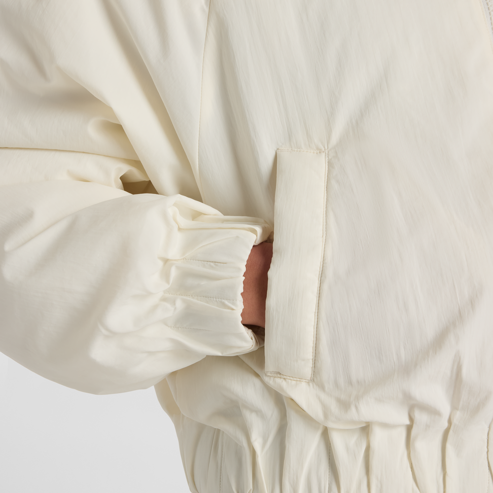 Dámska bunda New Balance WJ61D8YXSST​ – béžové