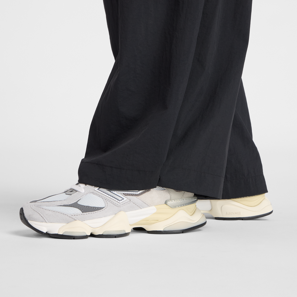Dámske nohavice New Balance Cargo – čierné