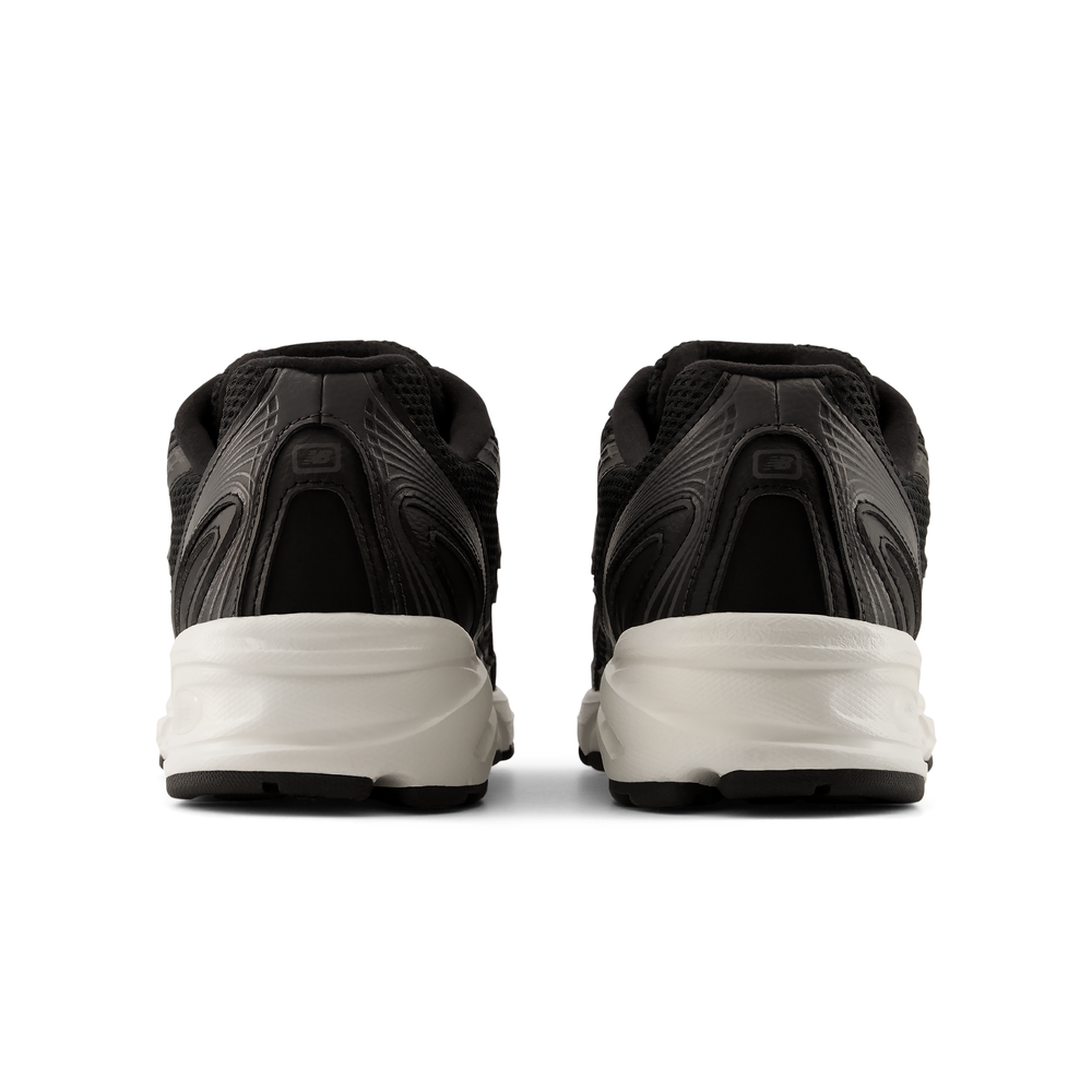 Unisex topánky New Balance U7402B2 – čierné