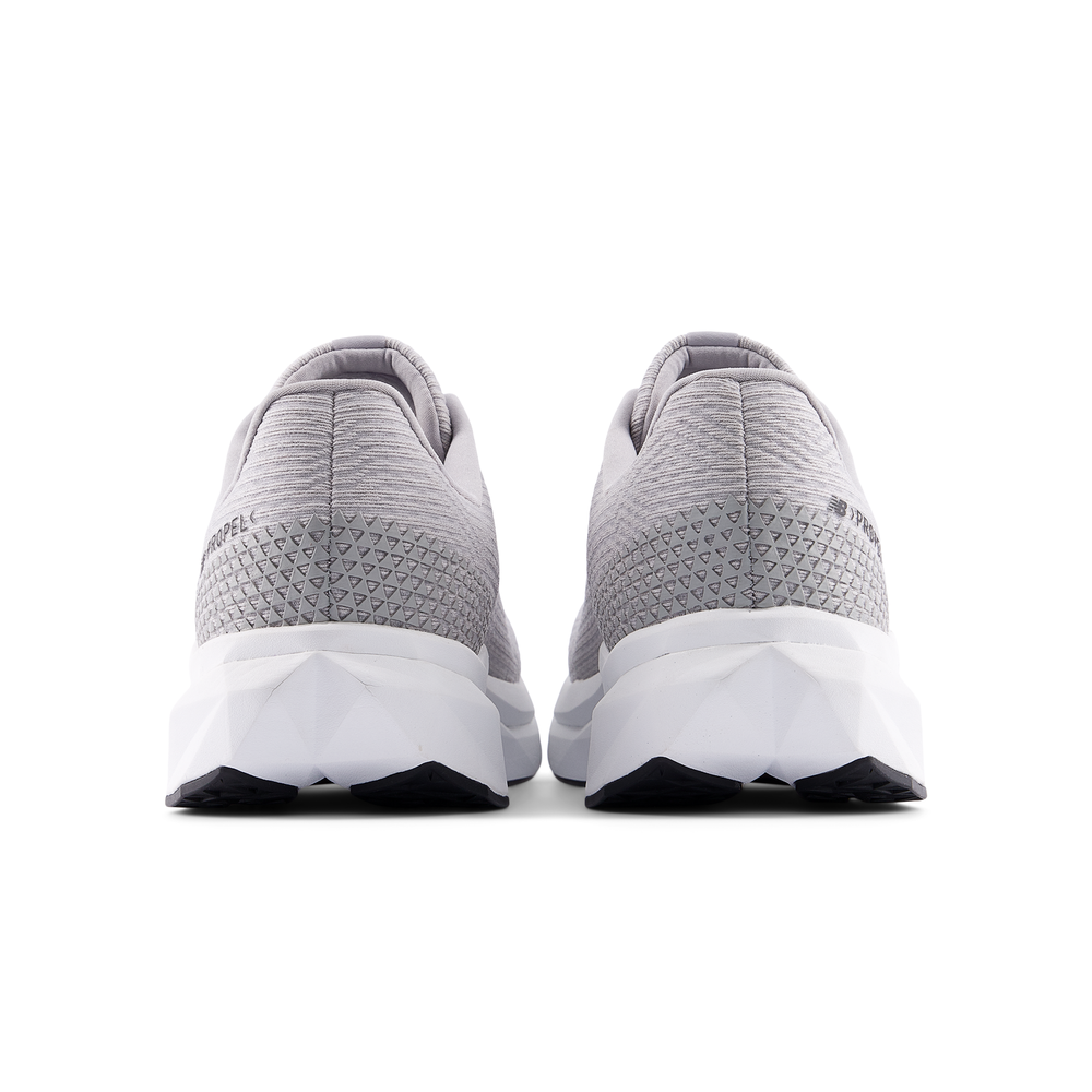 Pánske topánky New Balance FuelCell Propel v5 MFCPRCV5 – sivé
