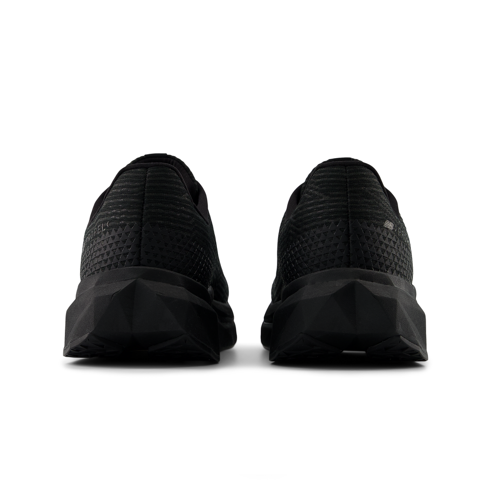 Pánske topánky New Balance FuelCell Propel v5 MFCPRLK5 – čierné