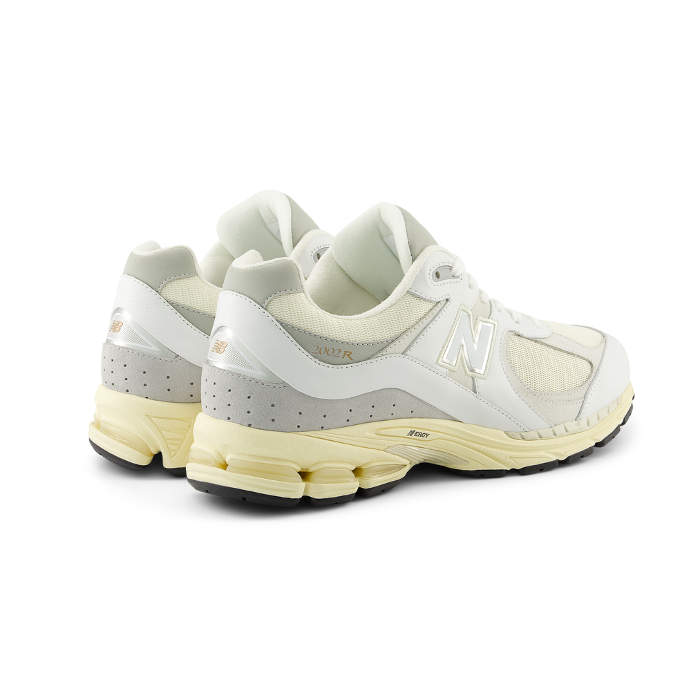 Unisex topánky New Balance M2002RIA – biele