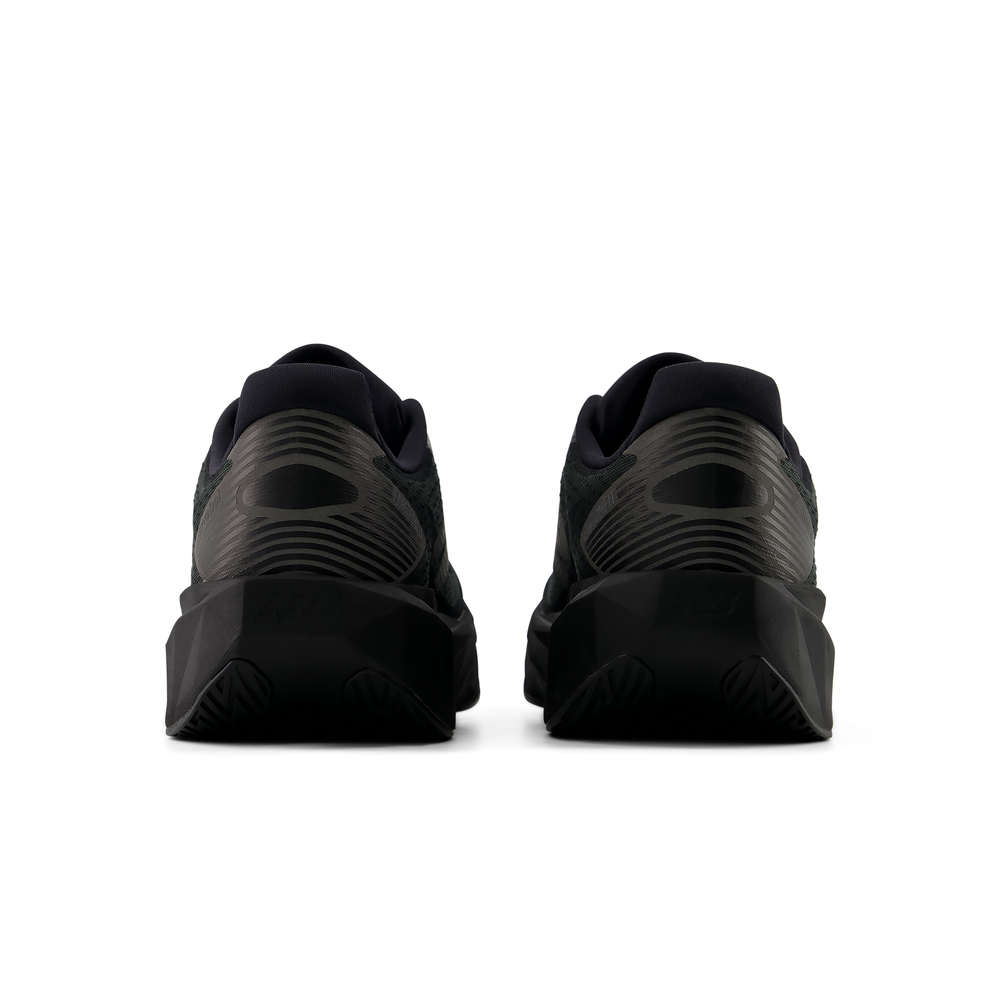 Pánske topánky New Balance FuelCell Rebel v5 MFCX4WK – čierné