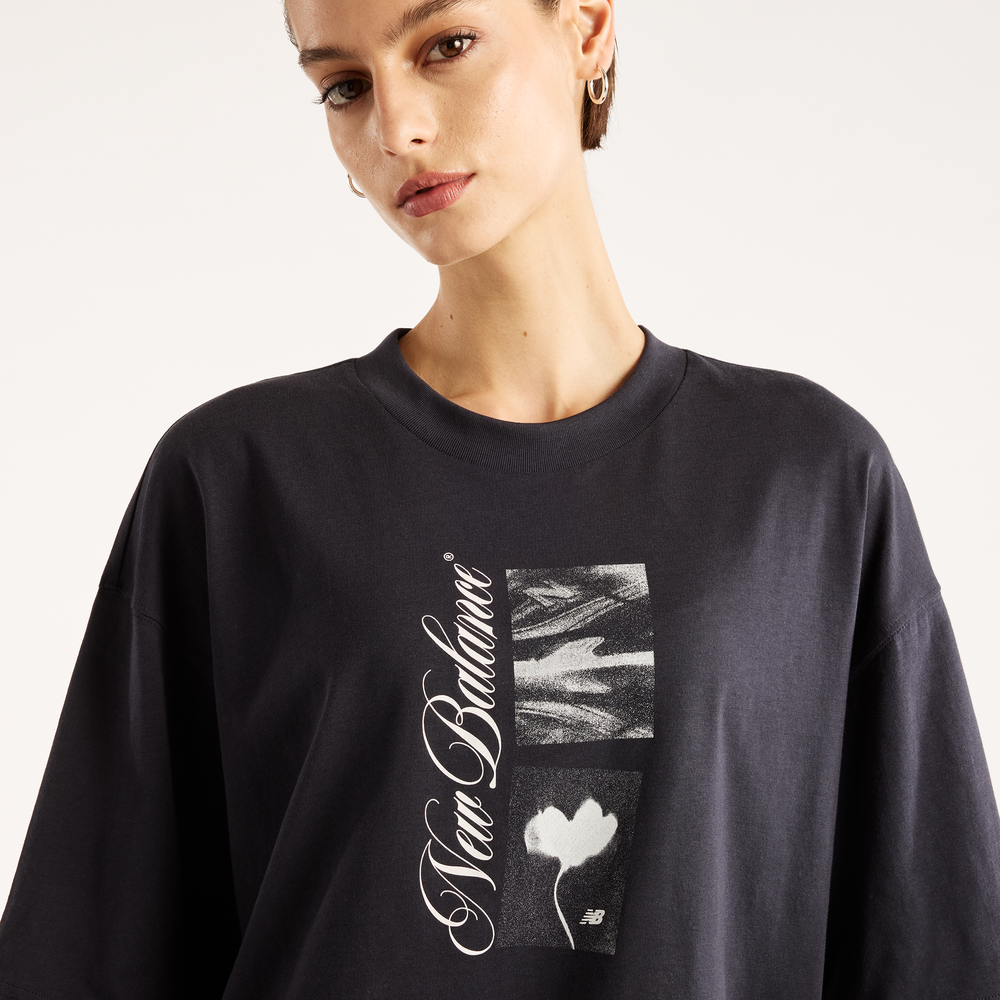 Dámske tričko New Balance Pressed Flowers Script – čierné