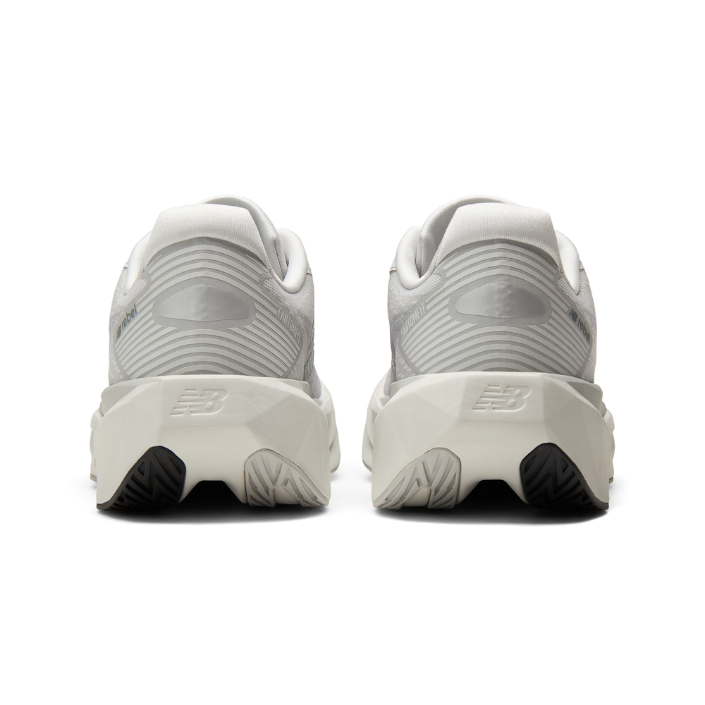 Dámske topánky New Balance FuelCell Rebel v5 WFCX6SN – sivé