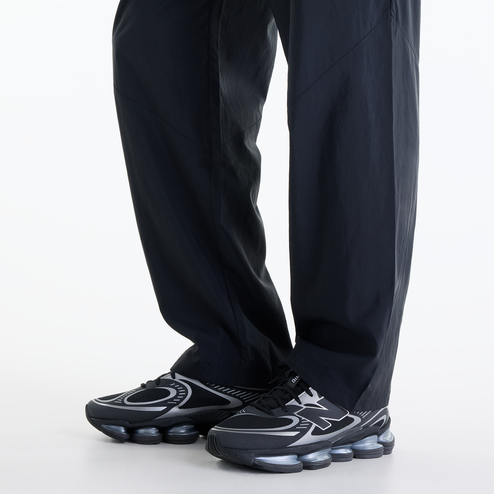 Pánske nohavice New Balance Sport Legacy – čierné