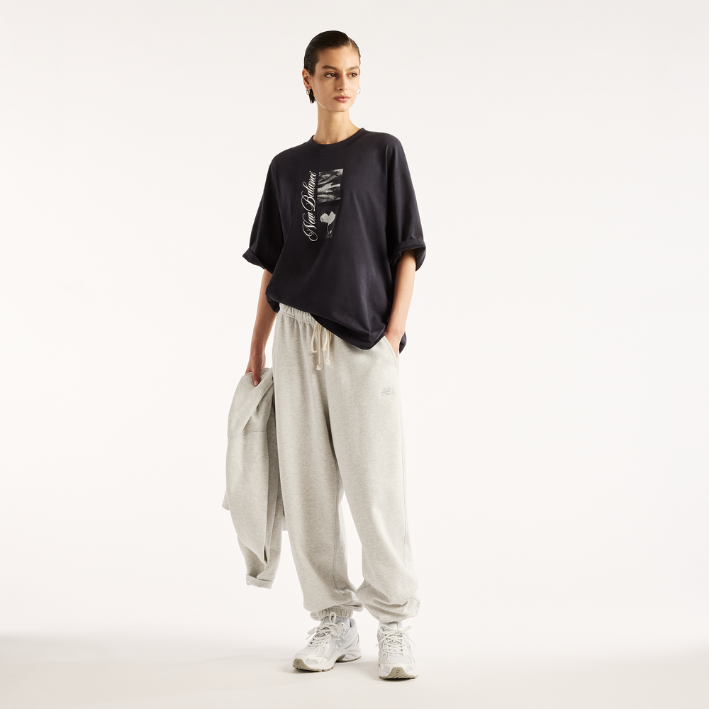 Dámske tričko New Balance Pressed Flowers Script – čierné