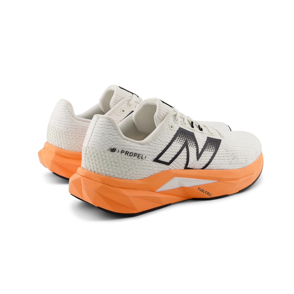 Pánske topánky New Balance FuelCell Propel v5 MFCPRCG5 – oranžová