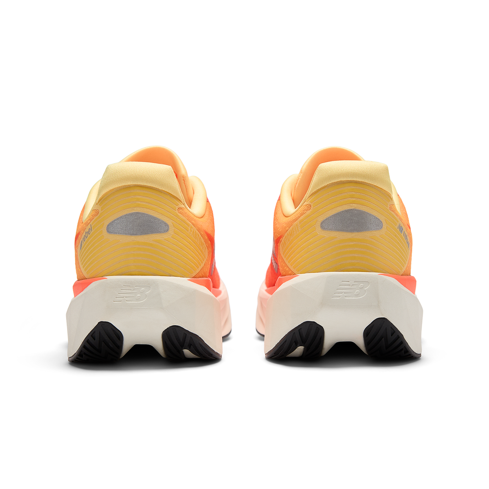 Pánske topánky New Balance FuelCell Rebel v5 MFCX5IM – oranžová