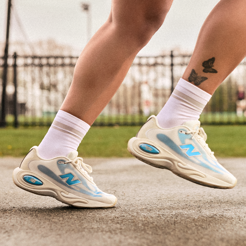 Dámske topánky New Balance AC Runner WACR15HW – béžové