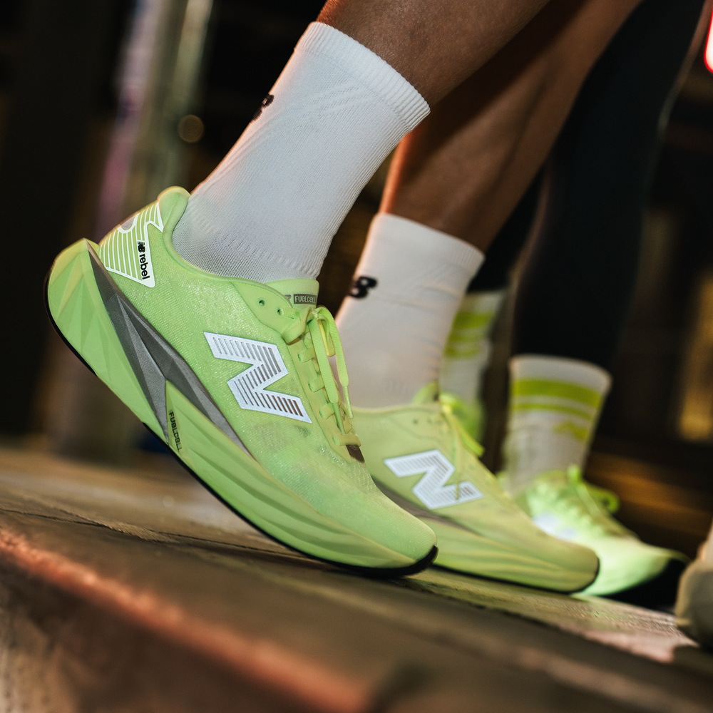 Dámske topánky New Balance FuelCell Rebel v5 WFCXLZ5 – zelené