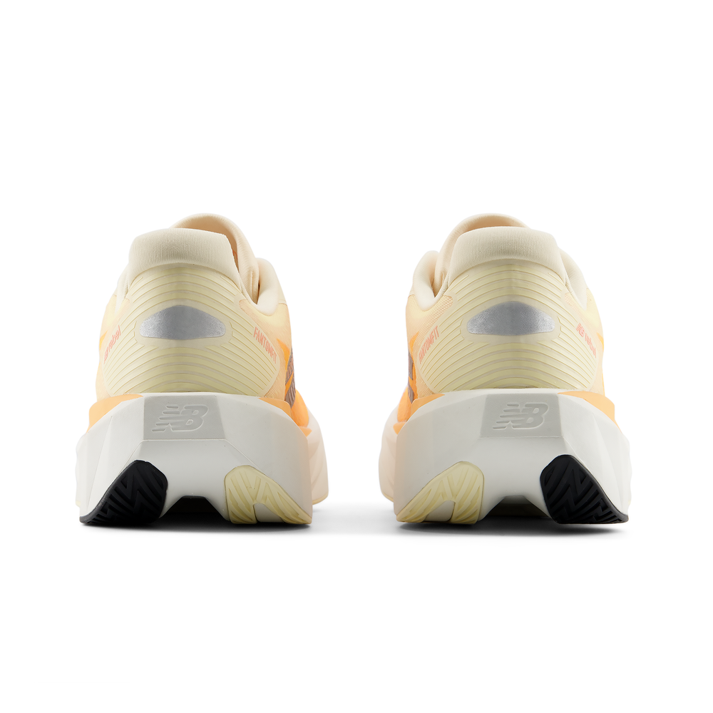 Dámske topánky New Balance FuelCell Rebel v5 WFCX8KC – oranžová