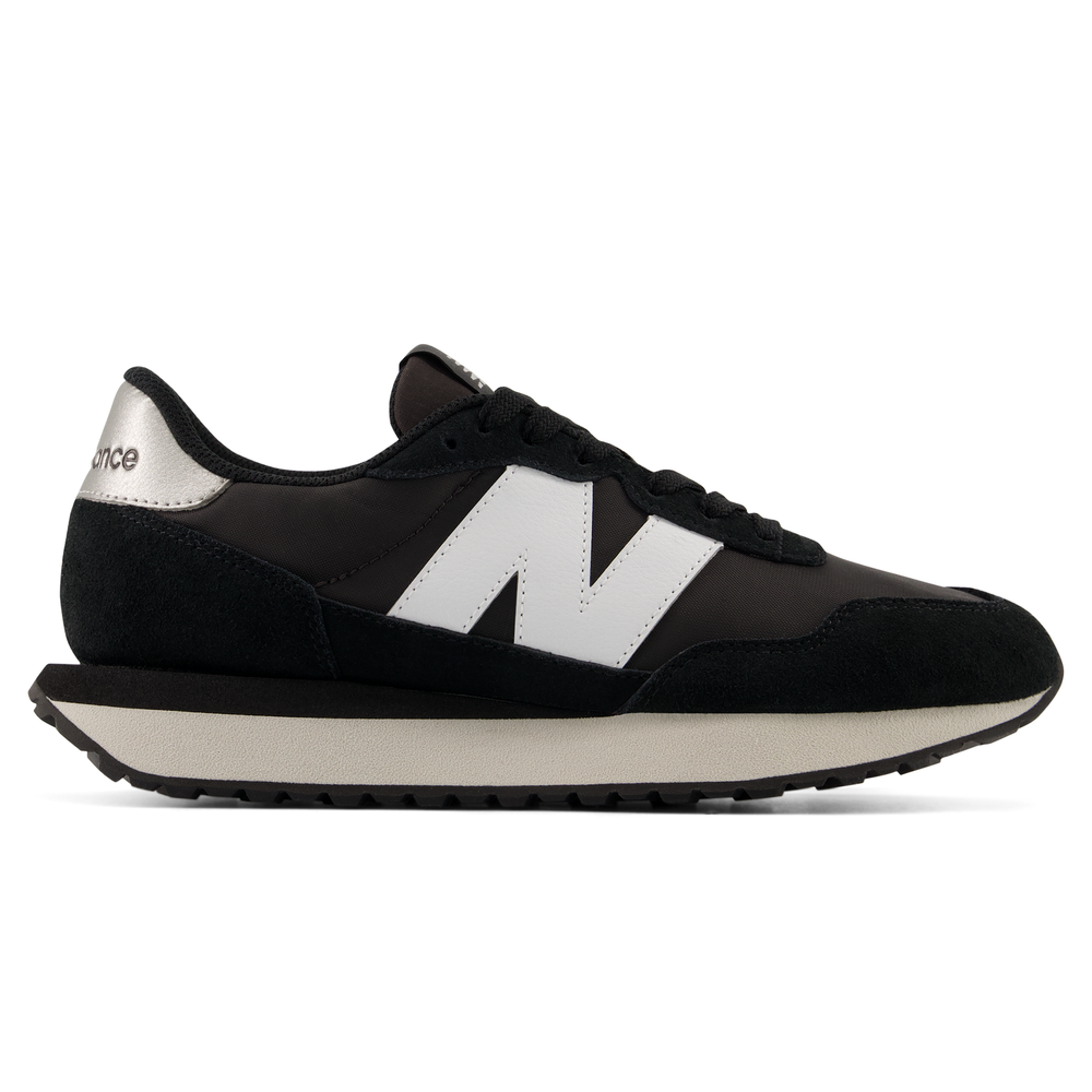 Dámske topánky New Balance W23731P – čierné