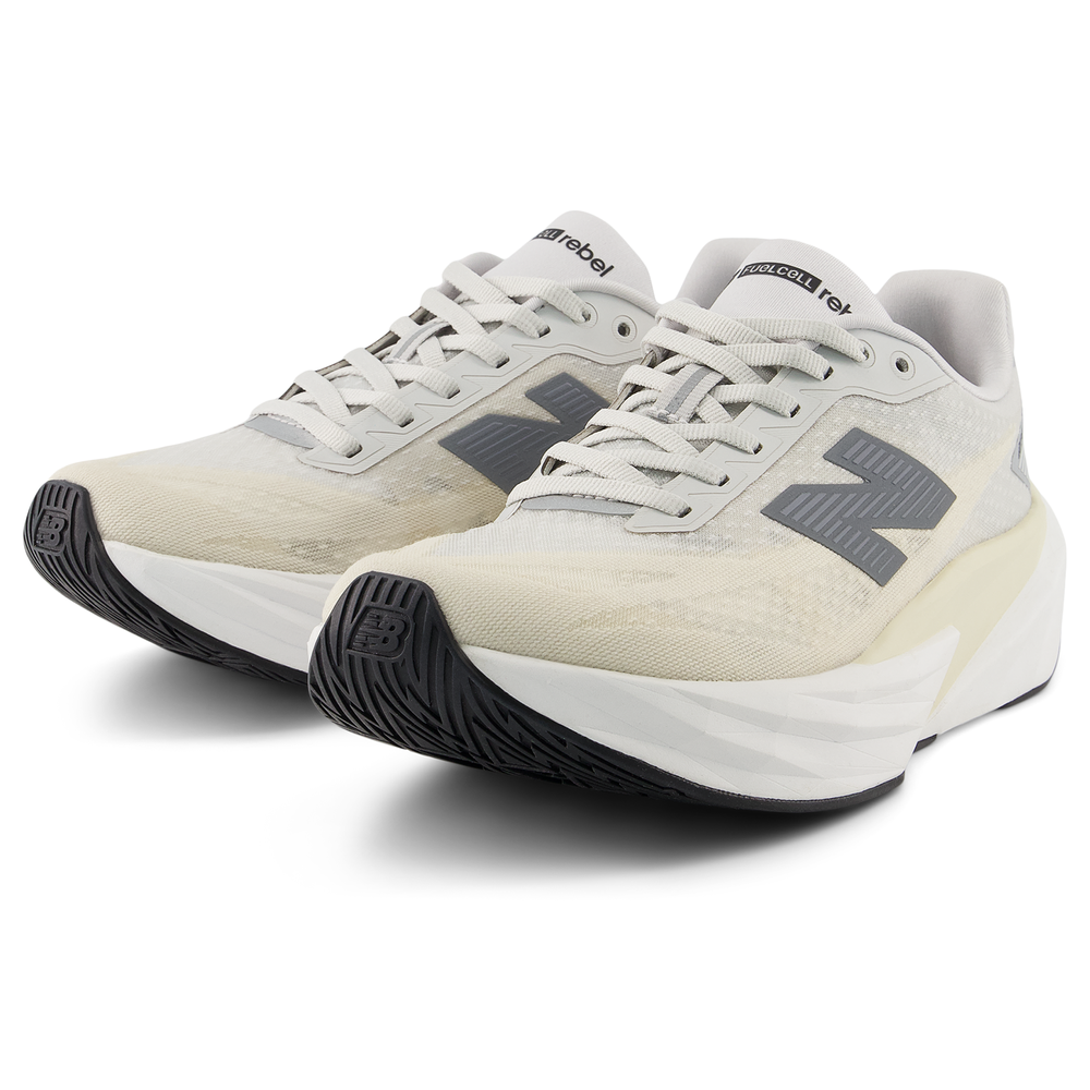 Dámske topánky New Balance FuelCell Rebel v5 WFCXLX5 – sivé