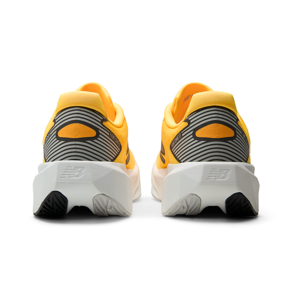 Dámske topánky New Balance FuelCell Rebel v5 WFCX2C3 – oranžová