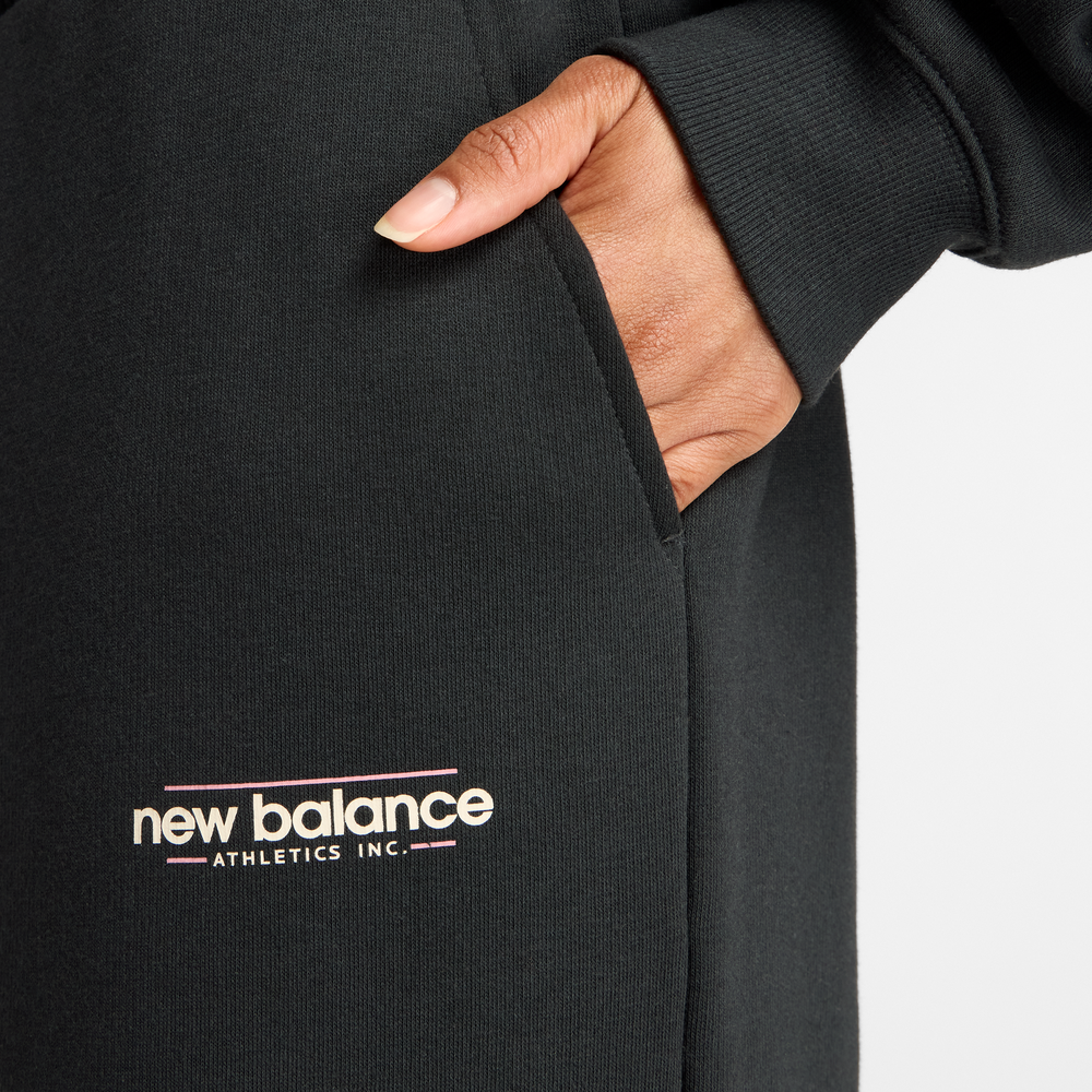 Dámske nohavice New Balance WP53903BK – čierné