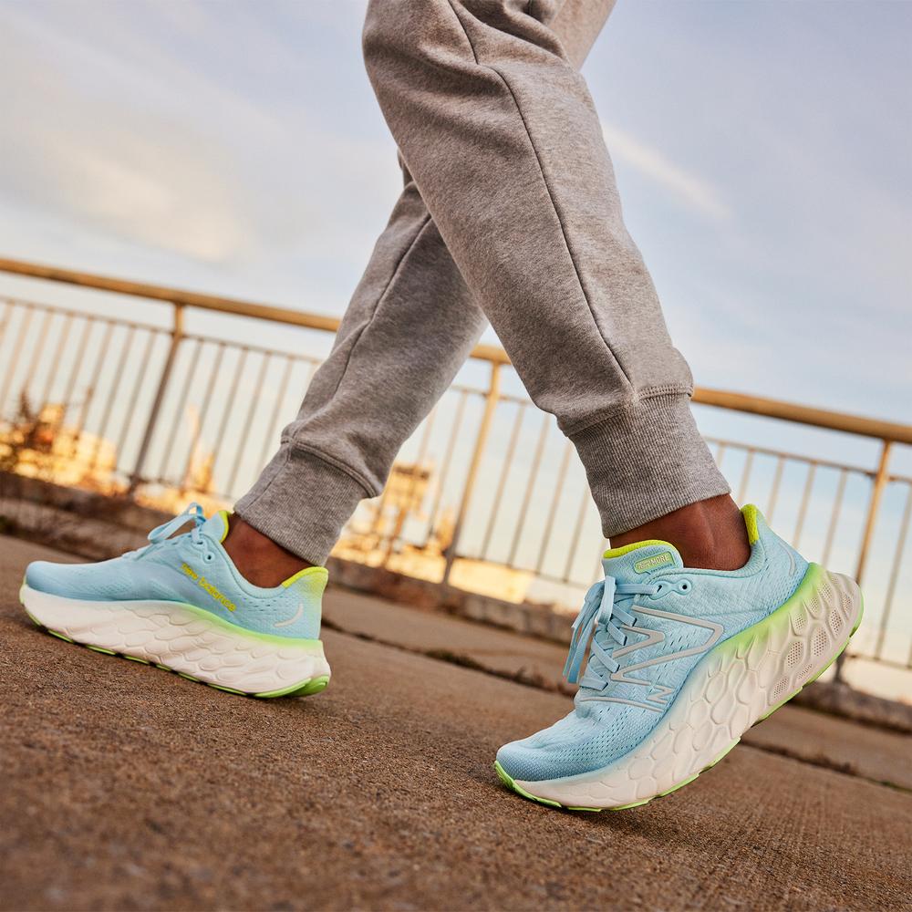 Dámske topánky New Balance Fresh Foam More v4 WMORCK4 – modré