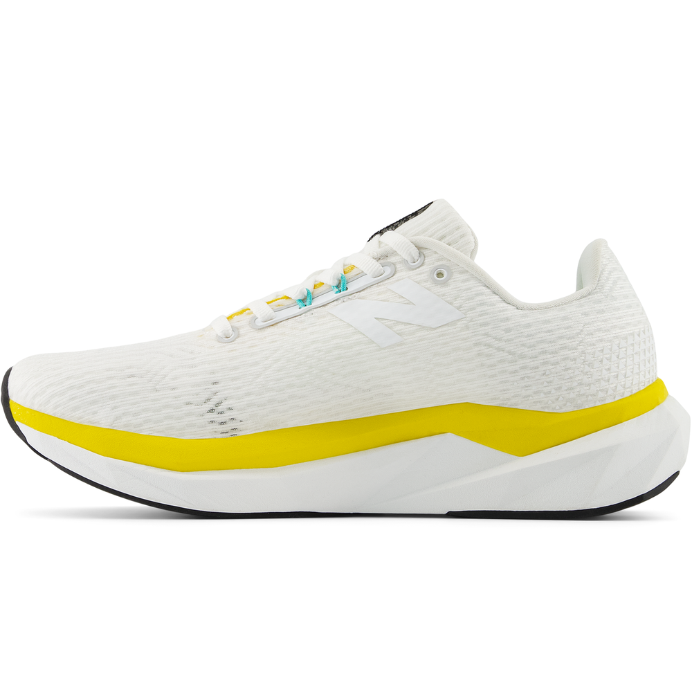 Dámske topánky New Balance FuelCell Propel v5 WFCPRLC5 – biele