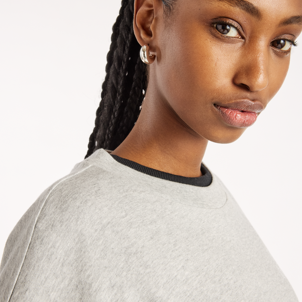 Dámske tričko New Balance Sport Oversized Graphic – sivé