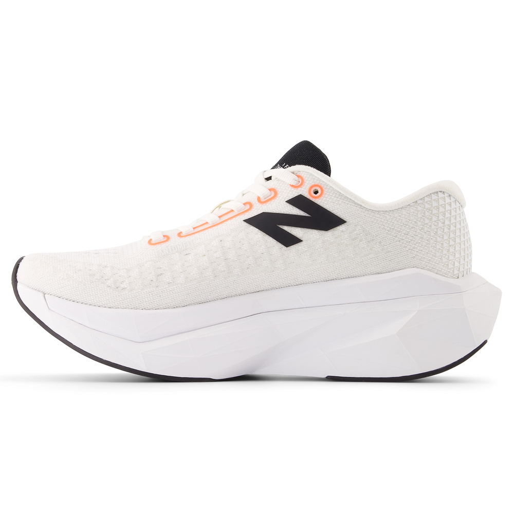 Dámske topánky New Balance FuelCell SuperComp Trainer v3 WRCXCS4 – biele