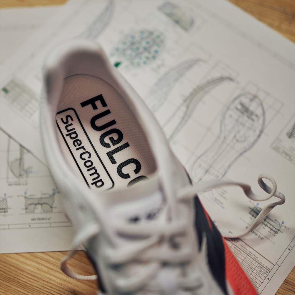 Topánky na behanie New Balance FuelCell SC Elite V5 MRCELLR5 – oranžová