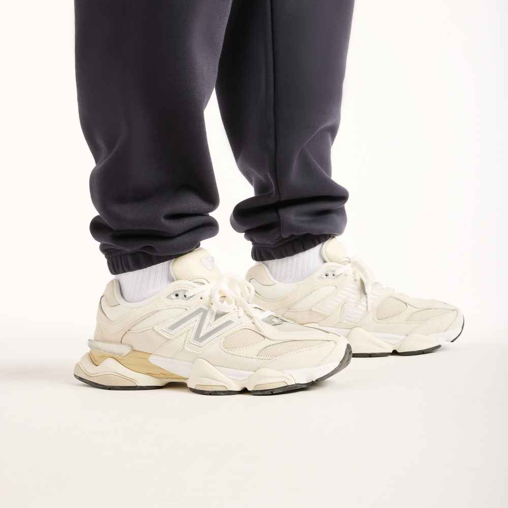 Pánske nohavice New Balance Reimagined Graphic – sivé