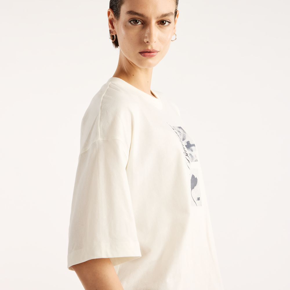 Dámske tričko New Balance Pressed Flowers Script – béžové
