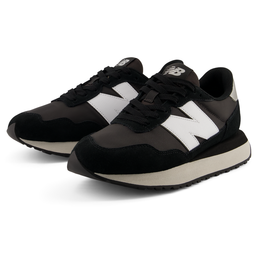 Dámske topánky New Balance W23731P – čierné