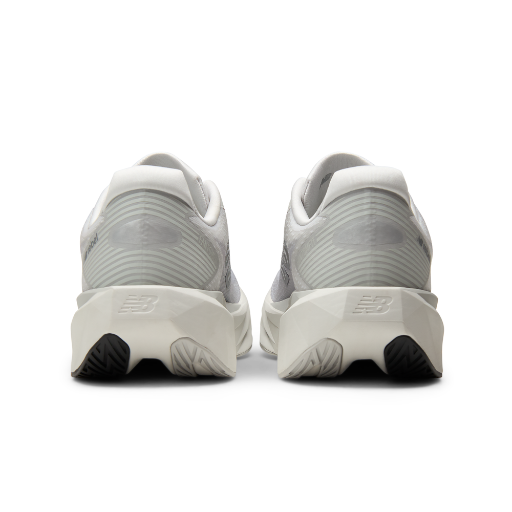 Pánske topánky New Balance FuelCell Rebel v5 MFCX3NO – sivé