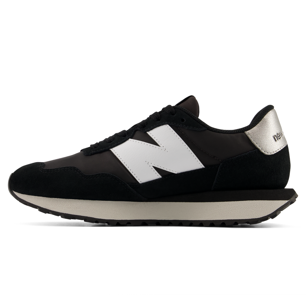 Dámske topánky New Balance W23731P – čierné