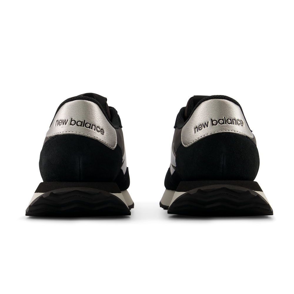 Dámske topánky New Balance W23731P – čierné