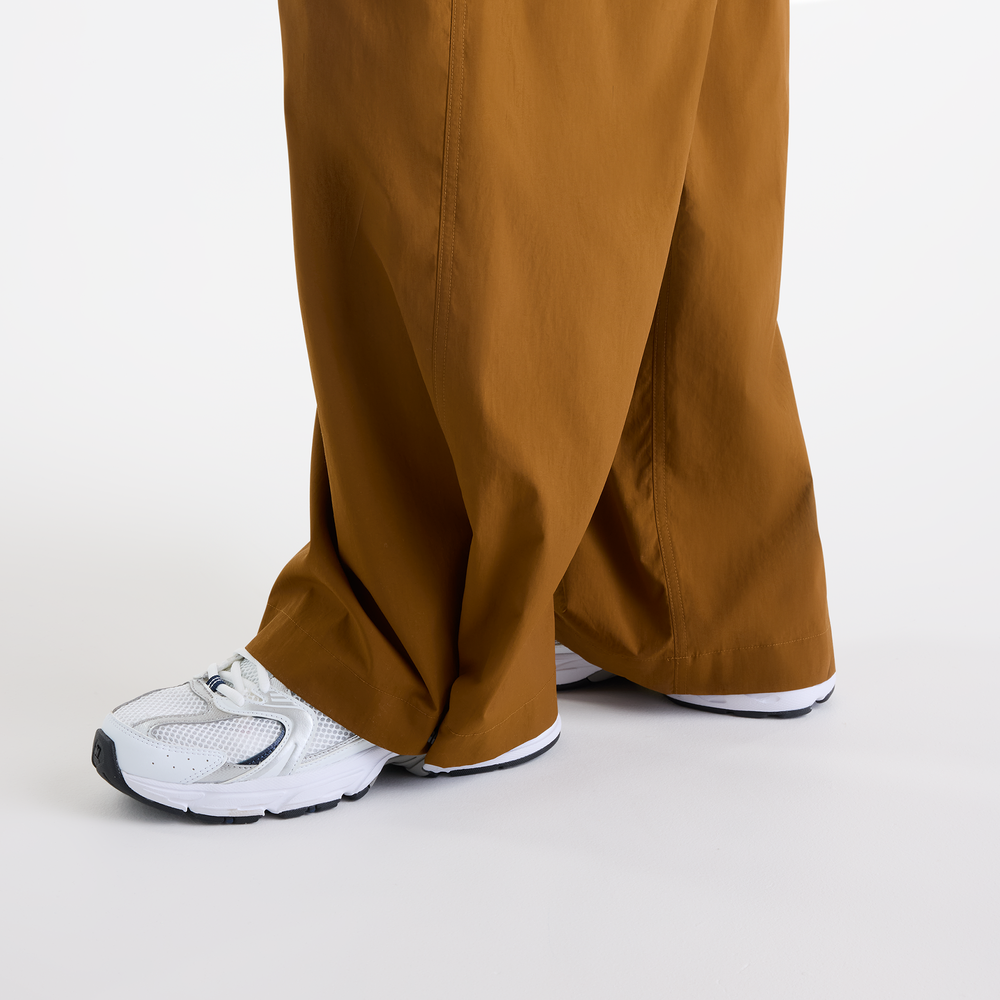 Dámske nohavice New Balance Cargo – hnedá