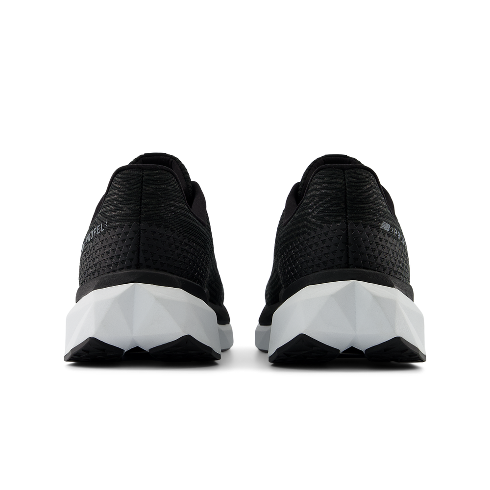 Pánske topánky New Balance FuelCell Propel v5 MFCPRLB5 – čierné