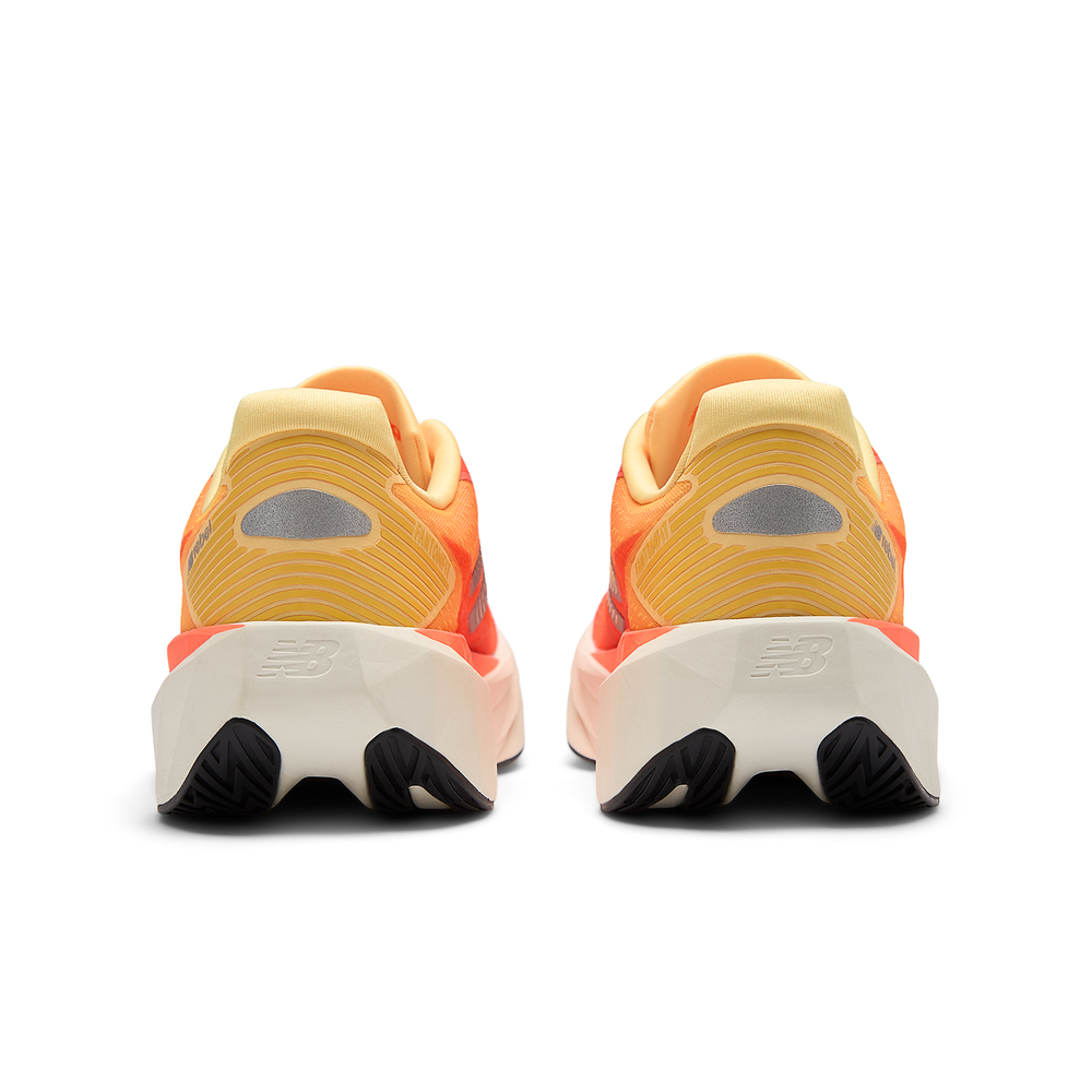 Dámske topánky New Balance FuelCell Rebel v5 WFCX92I – oranžová