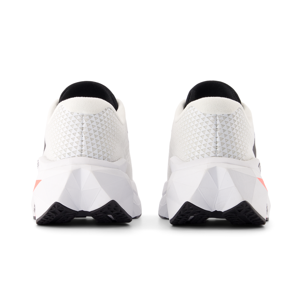 Dámske topánky New Balance FuelCell SuperComp Trainer v3 WRCXCS4 – biele