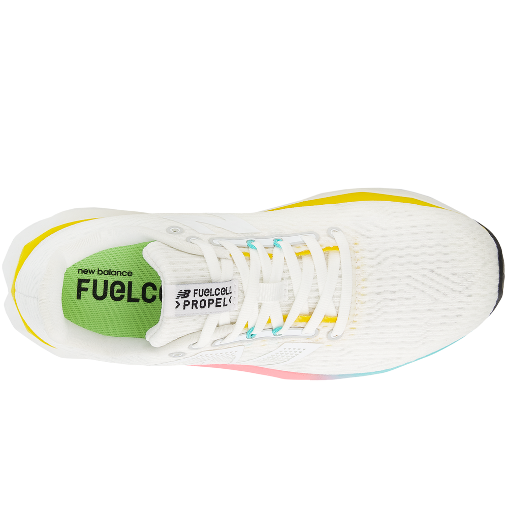 Dámske topánky New Balance FuelCell Propel v5 WFCPRLC5 – biele