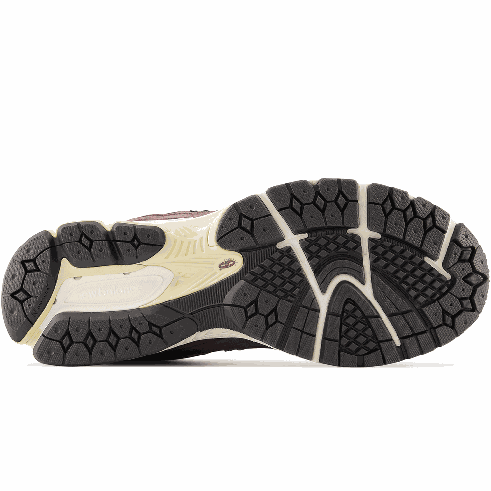Topánky unisex New Balance M2002RCD