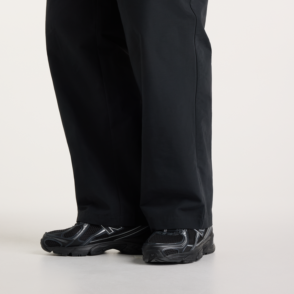 Pánske nohavice New Balance Cargo – čierné