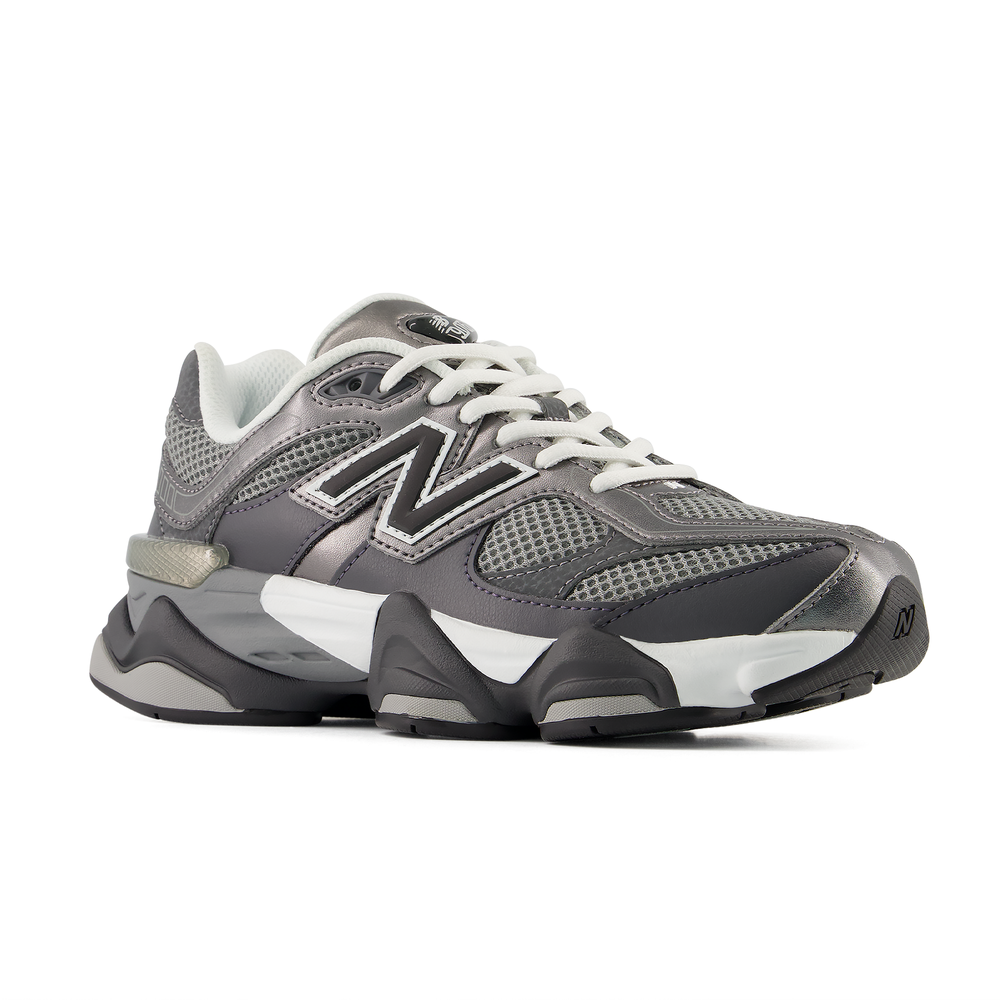 Detské topánky New Balance G90603BN – sivé