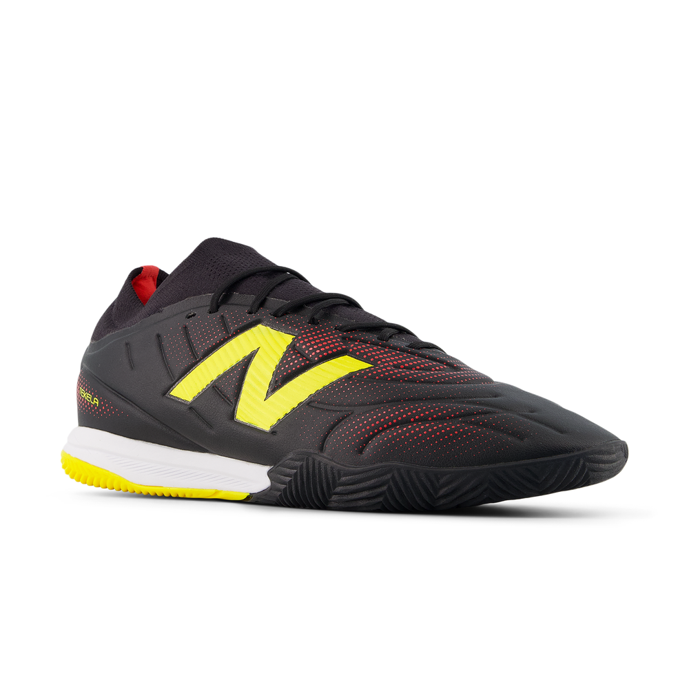 Pánske halovky New Balance TEKELA TEAM LOW LACED IN V5 UT3IL4EI – čierné