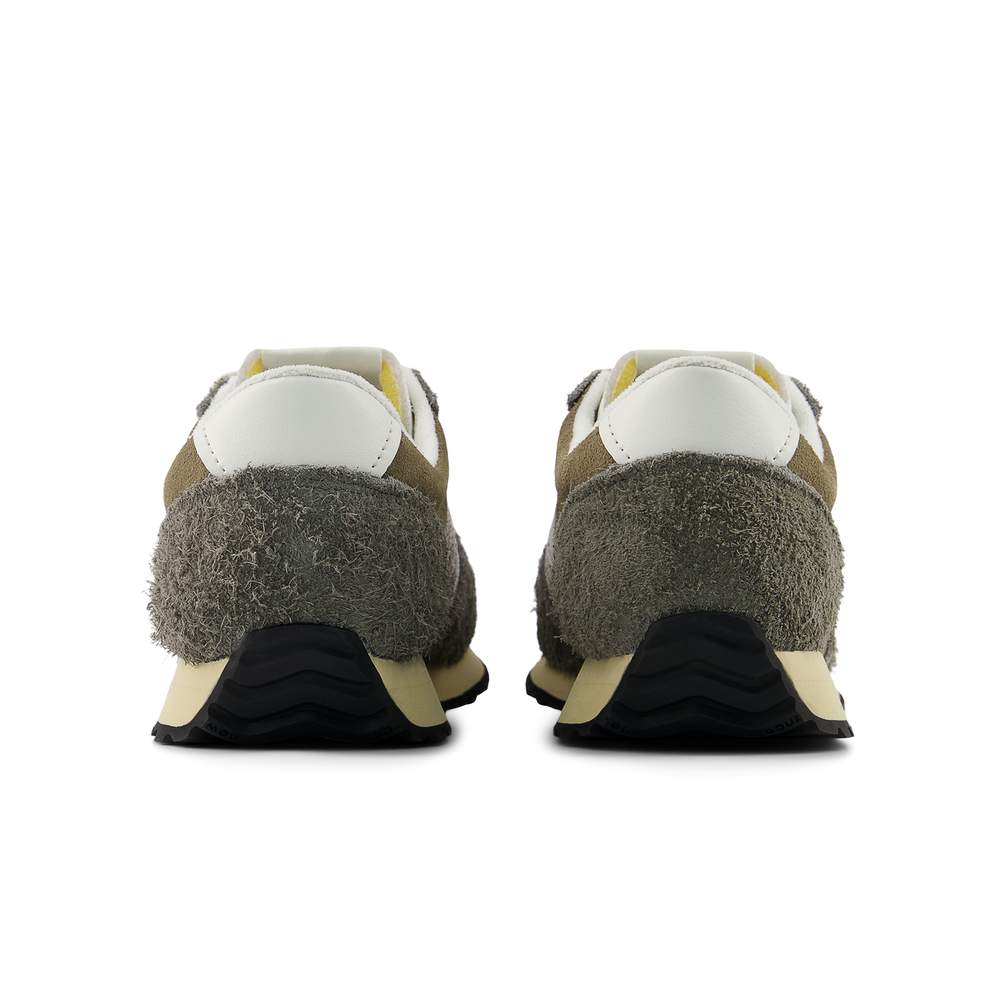 Unisex topánky New Balance U4717CF – hnedá