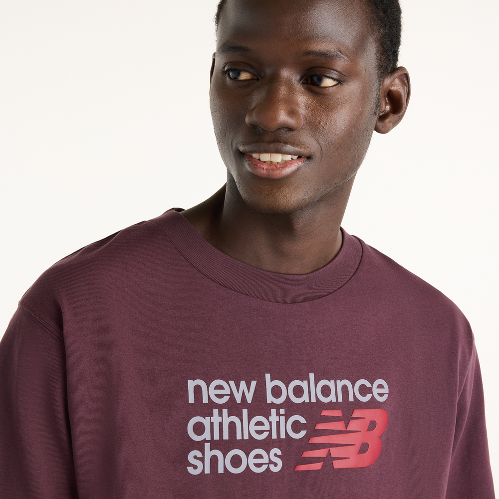 Pánske tričko New Balance Athletics Premium Relaxed Chest Logo – bordová