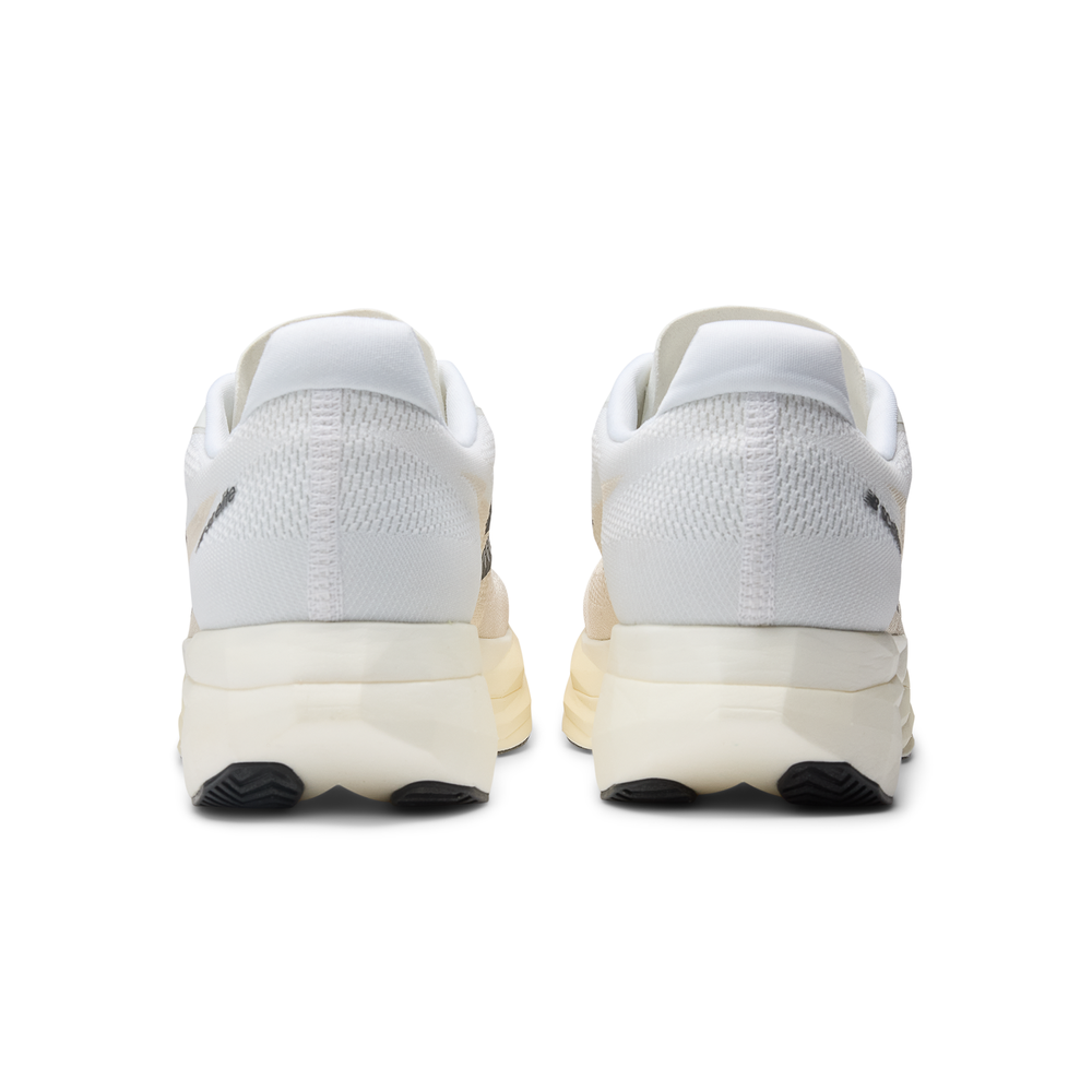 Topánky na behanie New Balance FuelCell SC Elite V5 MRCELLD5 – biele