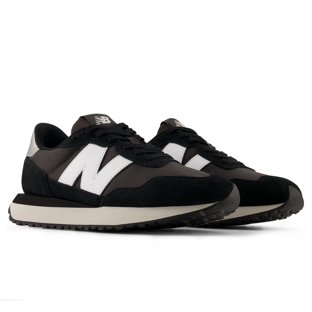 Dámske topánky New Balance W23731P – čierné